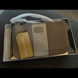 Michael Kors NEW WITH TAGS leather wristlet
